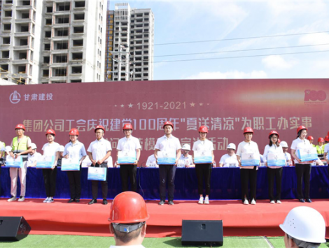 炎炎夏日送清涼，勞模事跡感人心